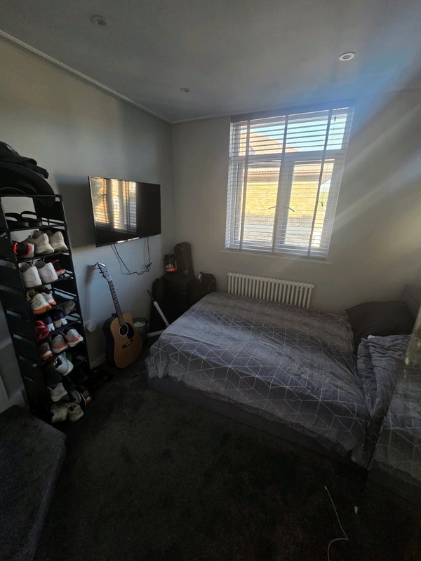 Flat Kingsland Road in Greater London