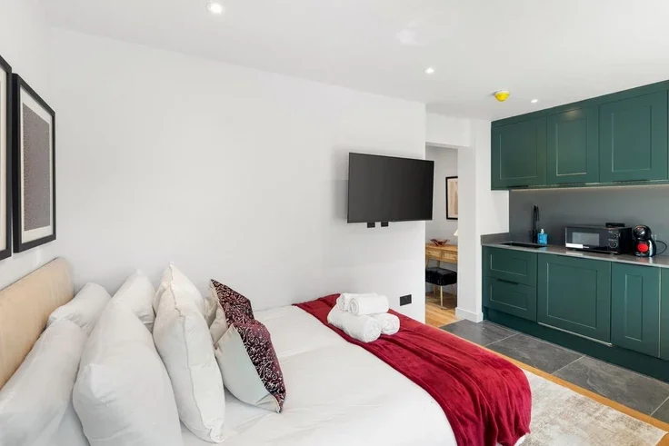 Flat Norfolk Avenue in Greater London