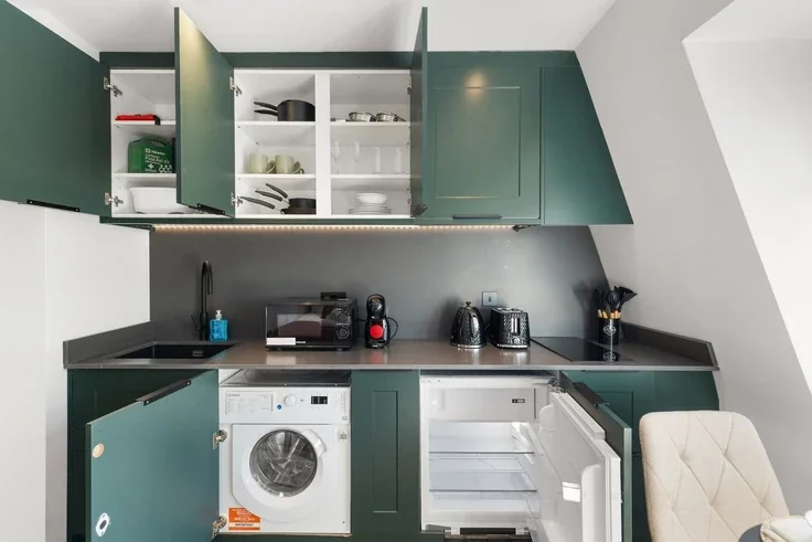 Flat Norfolk Avenue in Greater London