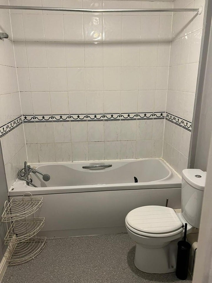 Flat Hermitage Close in Greater London