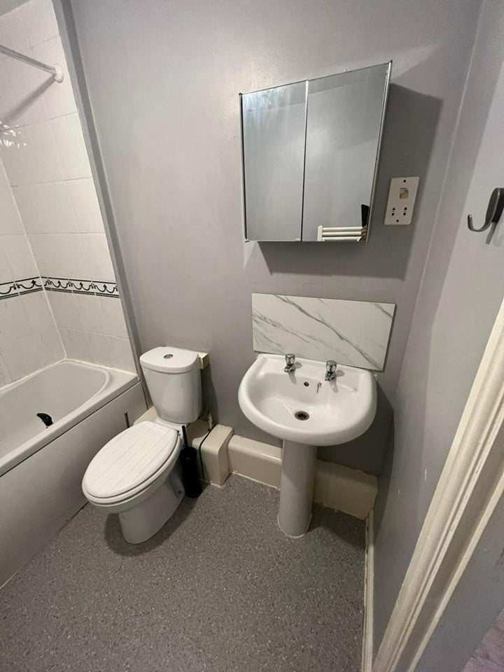 Flat Hermitage Close in Greater London