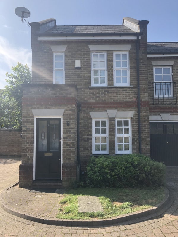 Room Meredith Mews in Greater London