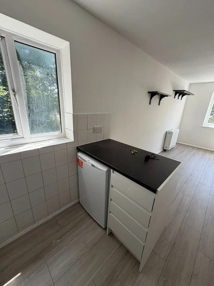 Flat Raven Close in Greater London