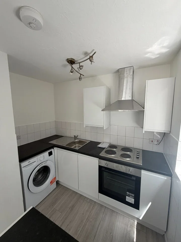 Flat Raven Close in Greater London