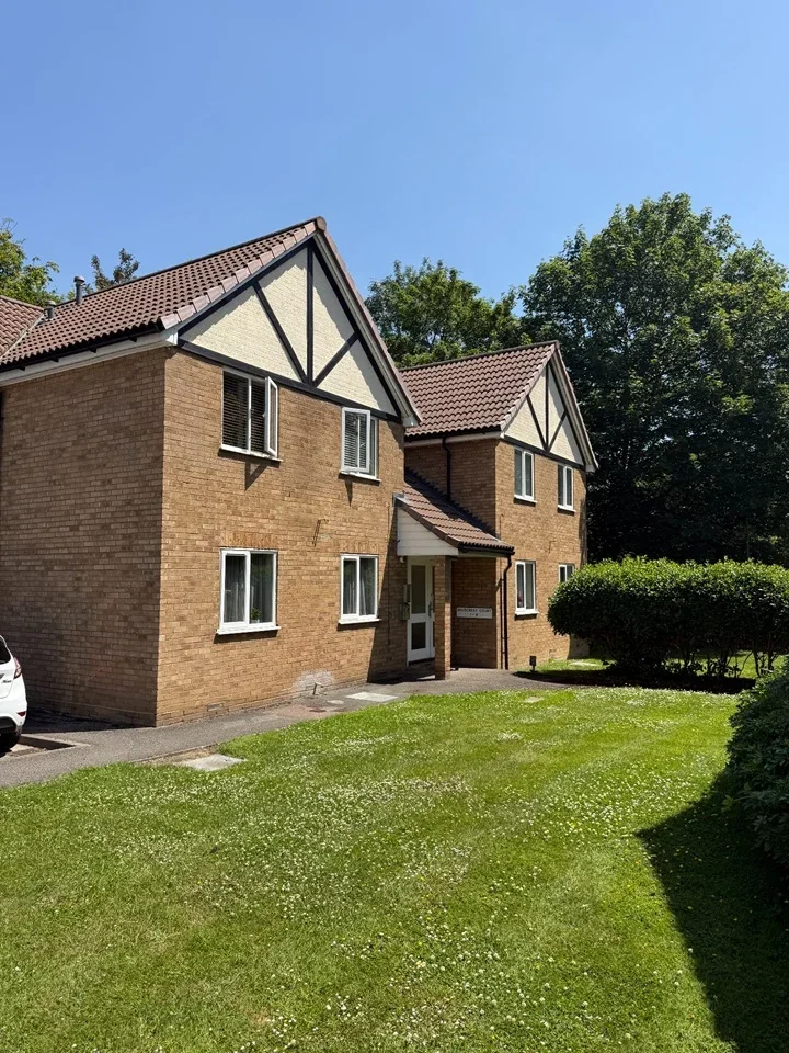 Flat Raven Close in Greater London