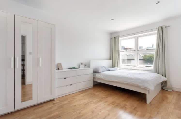 Room Charlmont Road in Greater London