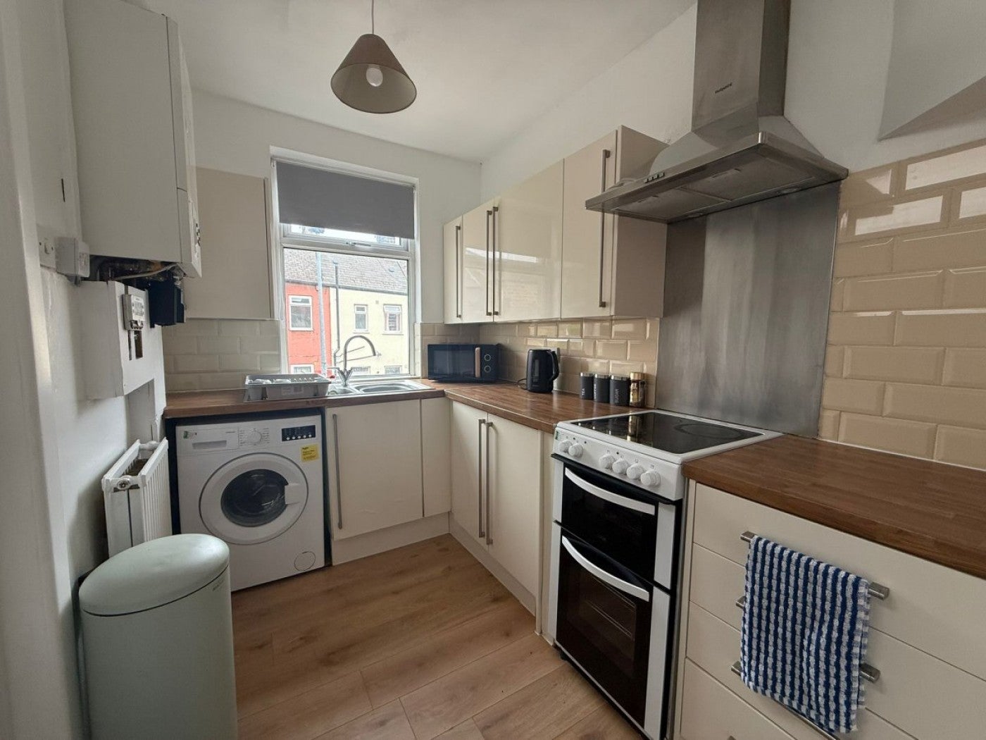 Room Doncaster Road in Barnsley