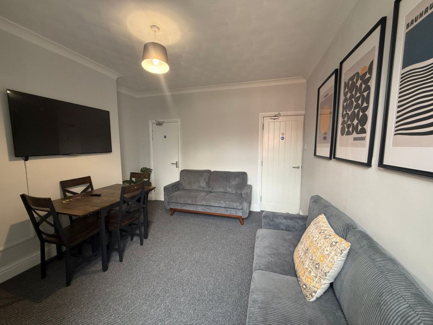 Room Doncaster Road in Barnsley