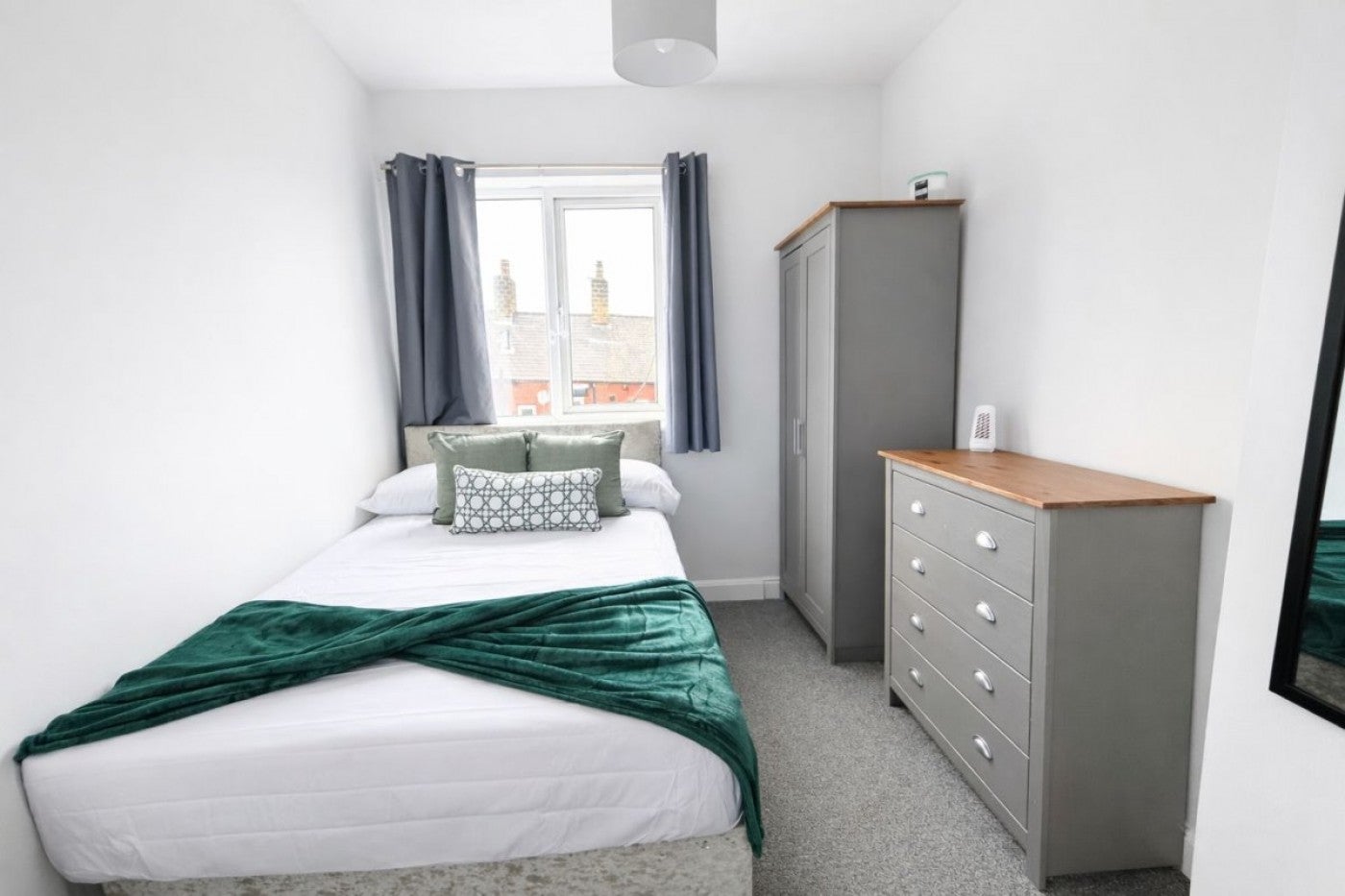 Room Doncaster Road in Barnsley