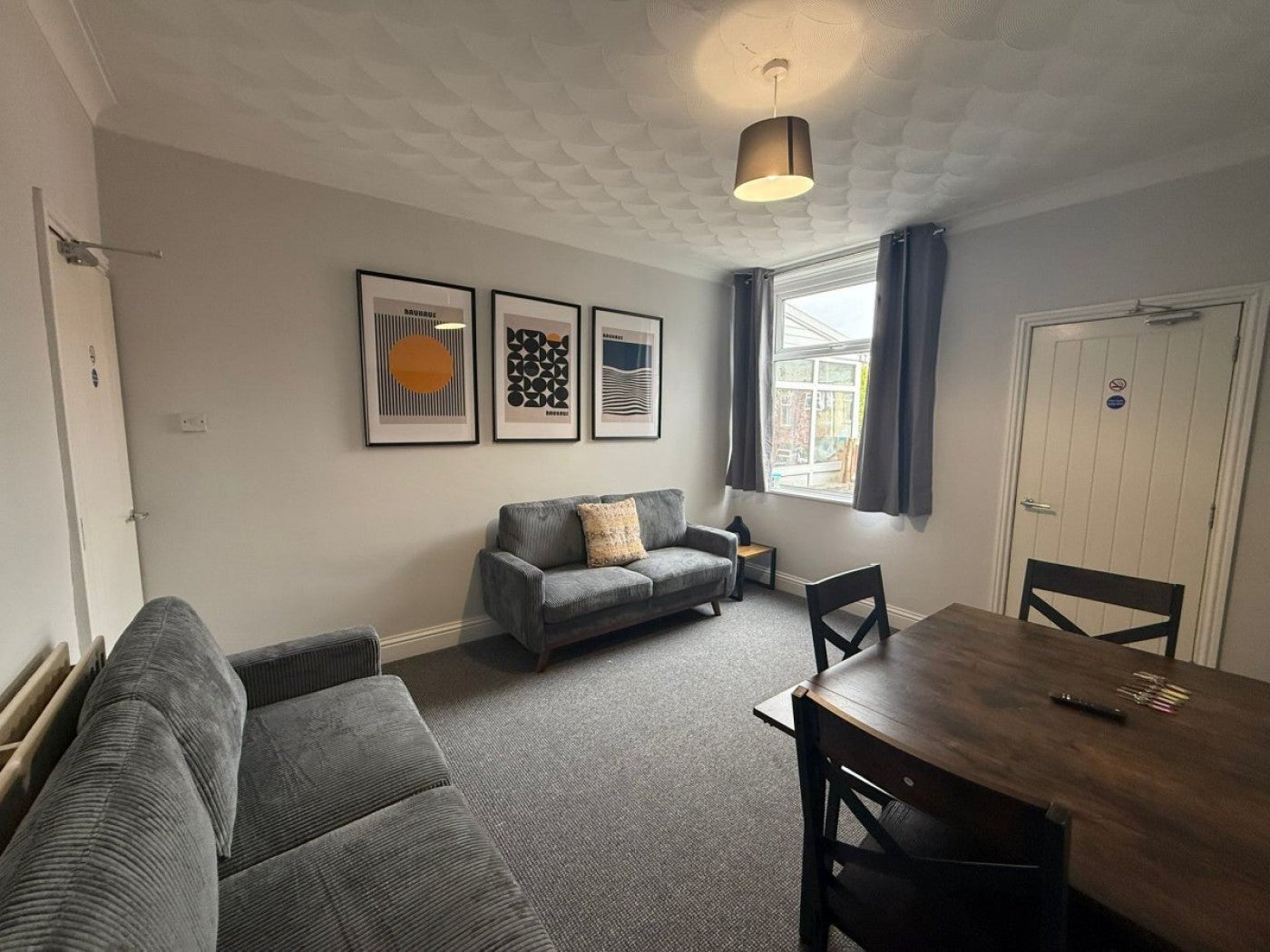 Room Doncaster Road in Barnsley