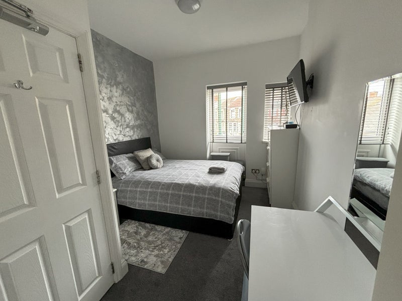 Room Cowbridge Road East in Cardiff