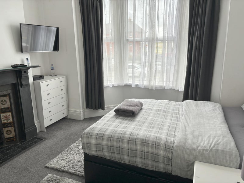 Room Cowbridge Road East in Cardiff