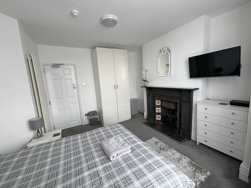 Room Cowbridge Road East in Cardiff