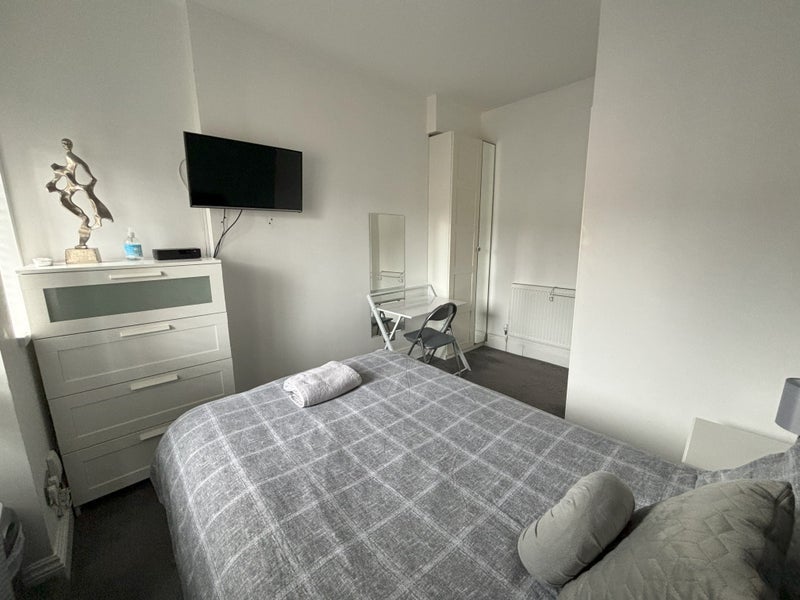 Room Cowbridge Road East in Cardiff