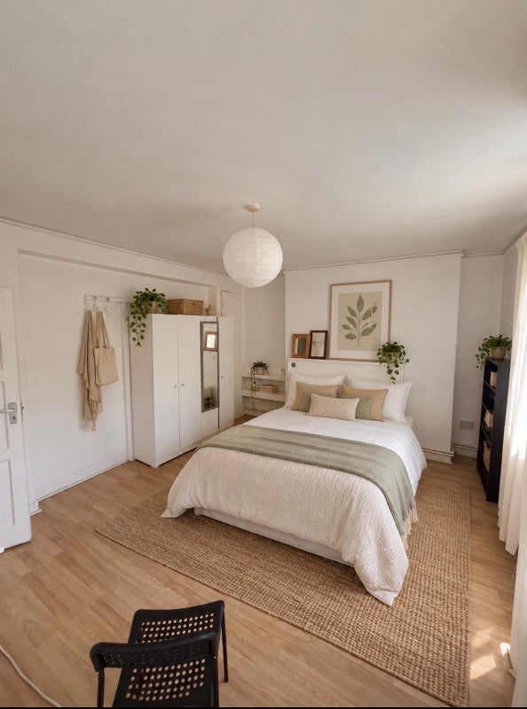 Room Meadow Road in Greater London