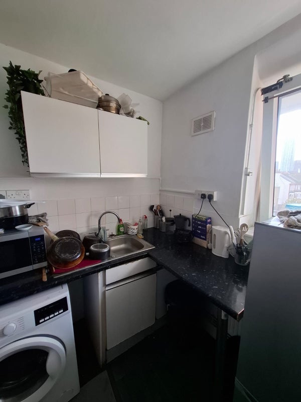 Room Meadow Road in Greater London