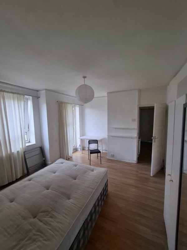 Room Meadow Road in Greater London