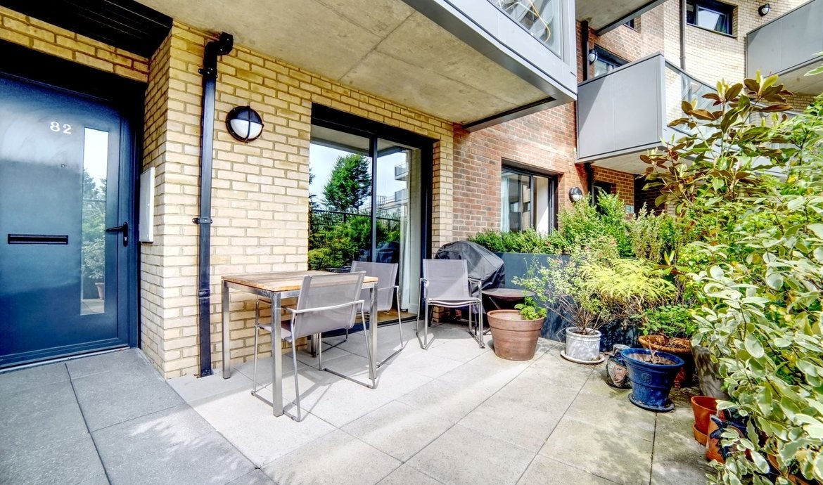 Flat Tanner Street in Greater London