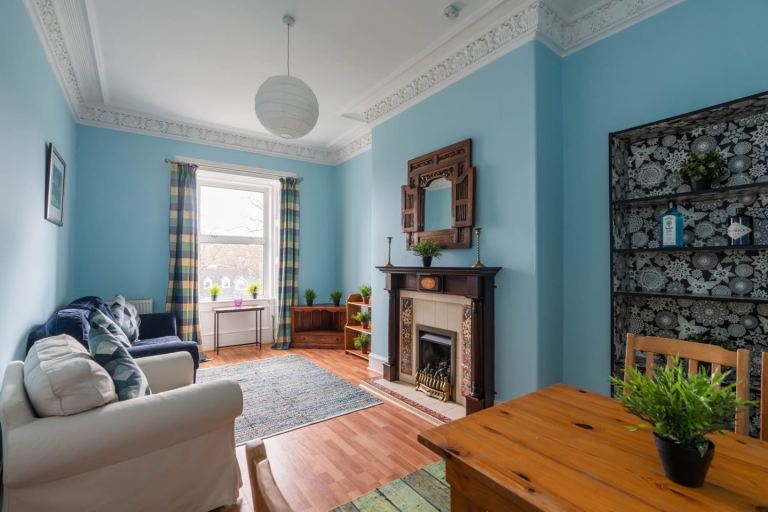 Flat Morningside Road in City of Edinburgh