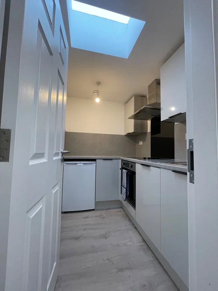 Flat Waldeck Road in Greater London