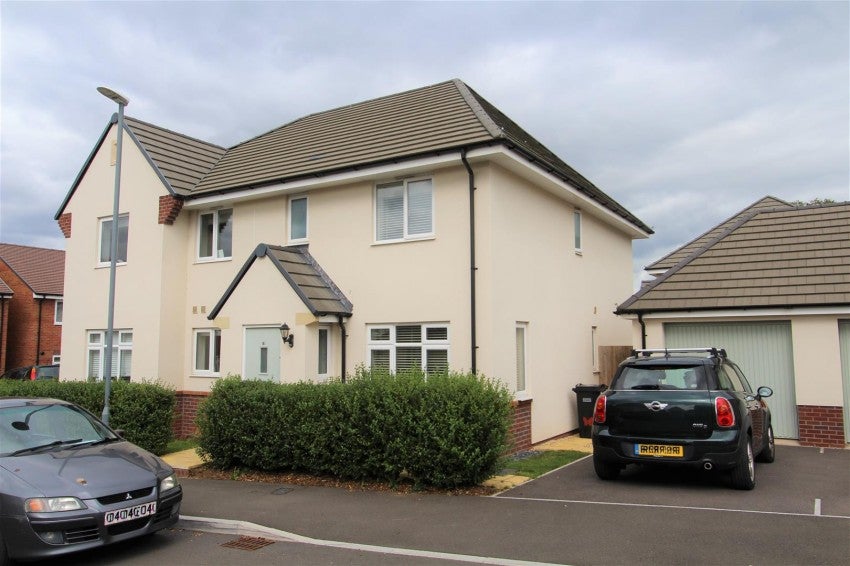 Flat Augustus Avenue in Keynsham