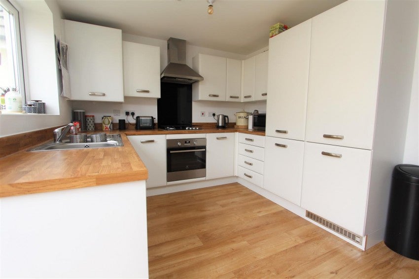 Flat Augustus Avenue in Keynsham