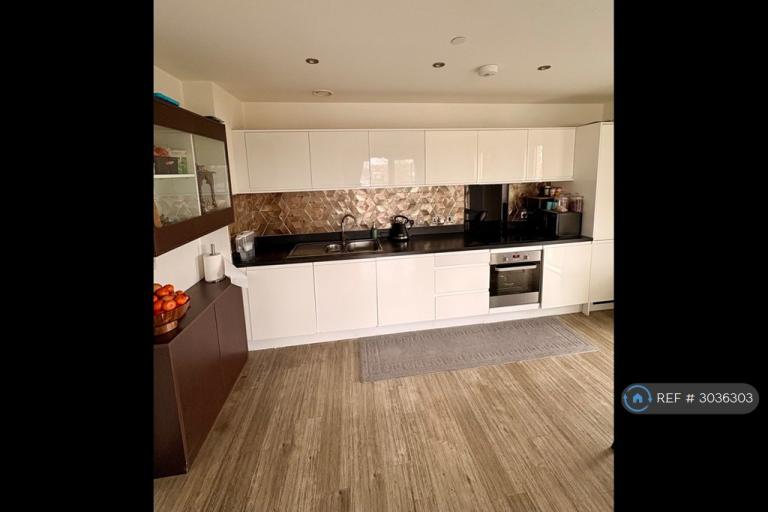 Flat Mary Close in Greater London