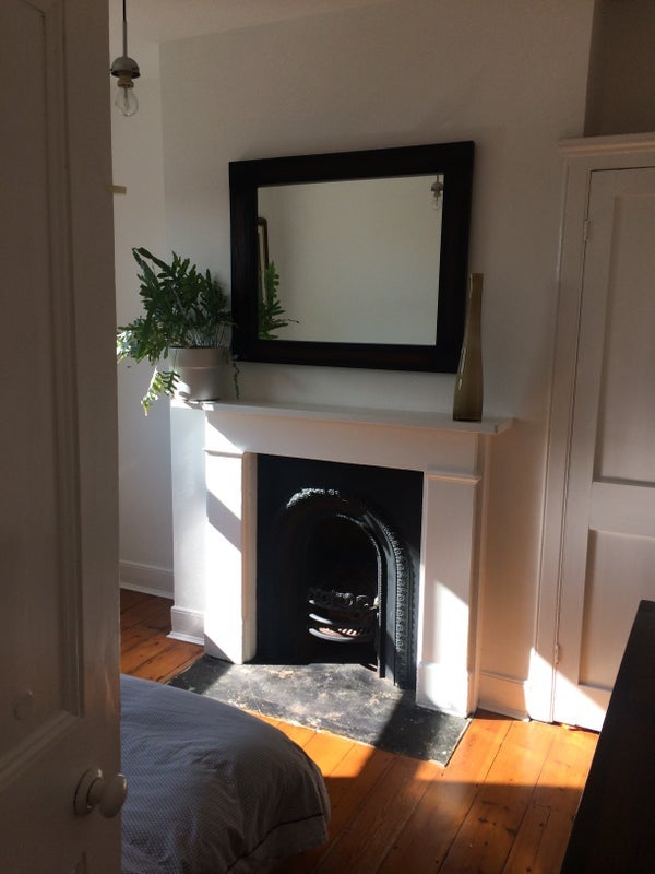 Room Shaftesbury Road in Greater London