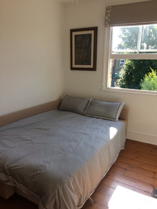 Room Shaftesbury Road in Greater London