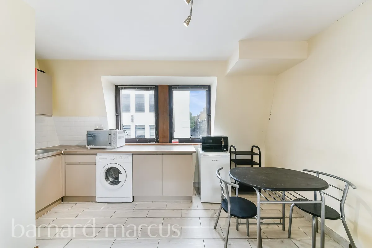 Flat Greville Street in Greater London