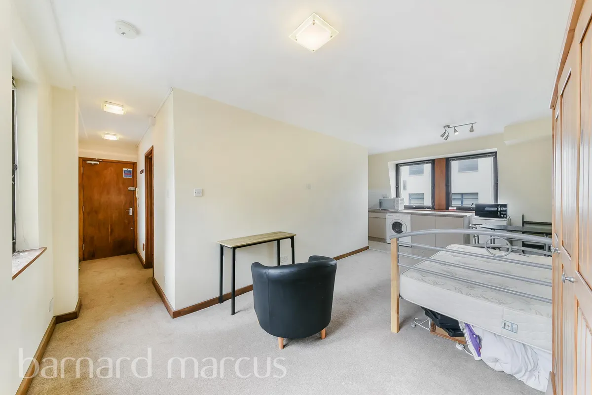 Flat Greville Street in Greater London