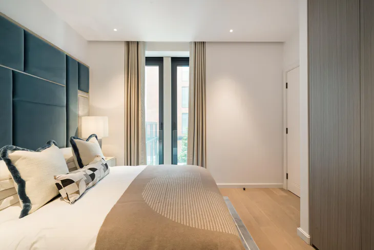 Flat Basil Street in Greater London