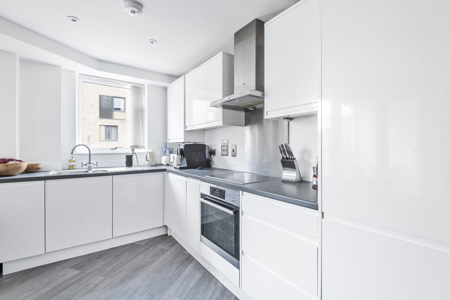 Flat Woolwich Road in Greater London