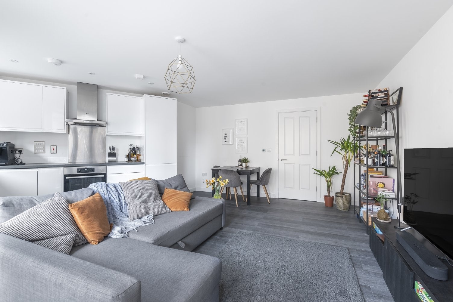 Flat Woolwich Road in Greater London