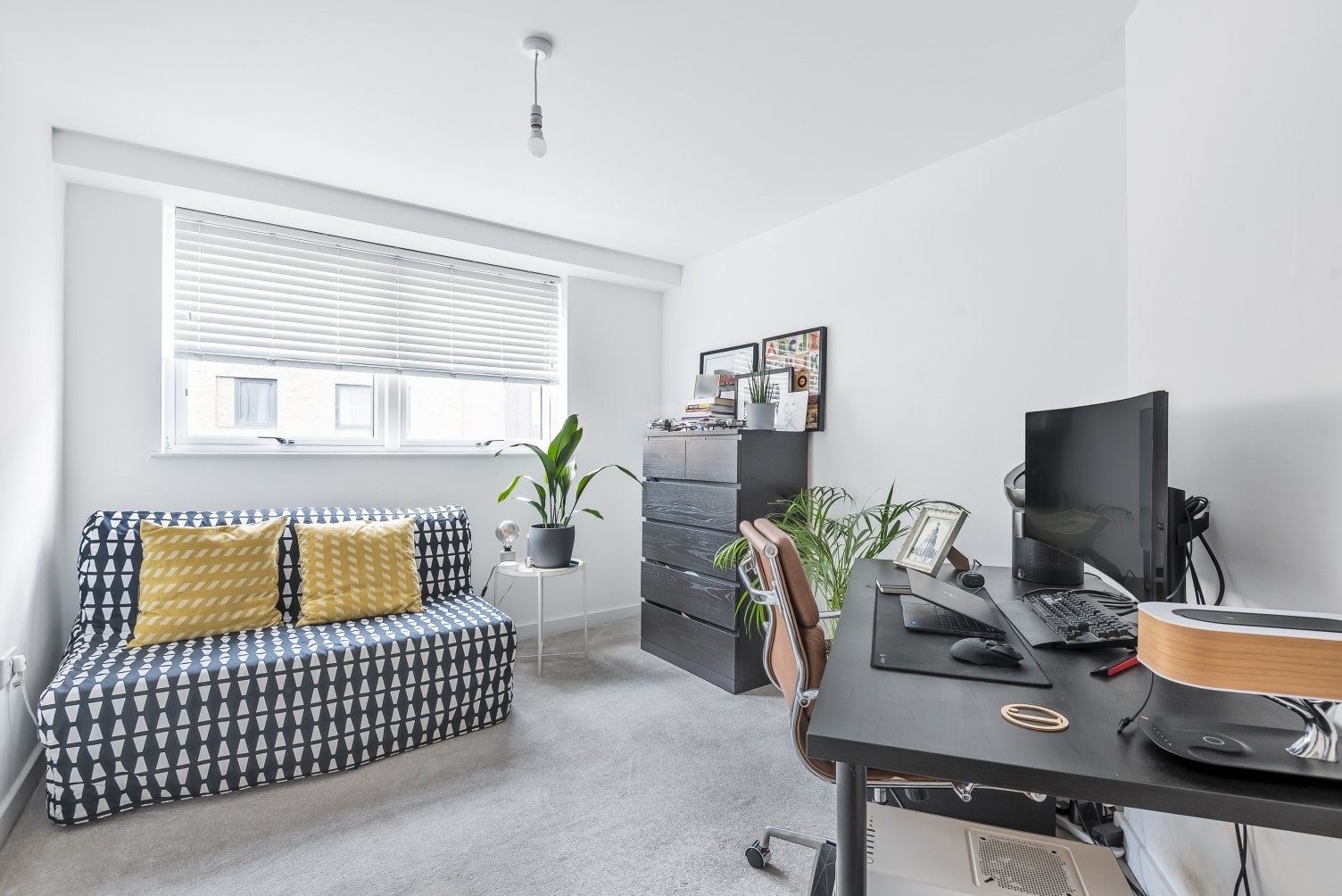 Flat Woolwich Road in Greater London