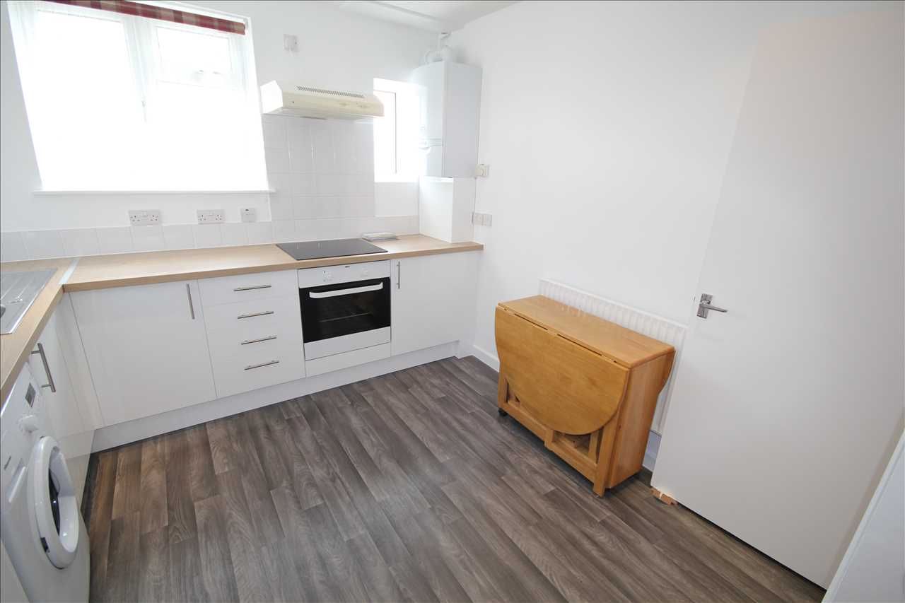Flat Sandringham Crescent in Greater London