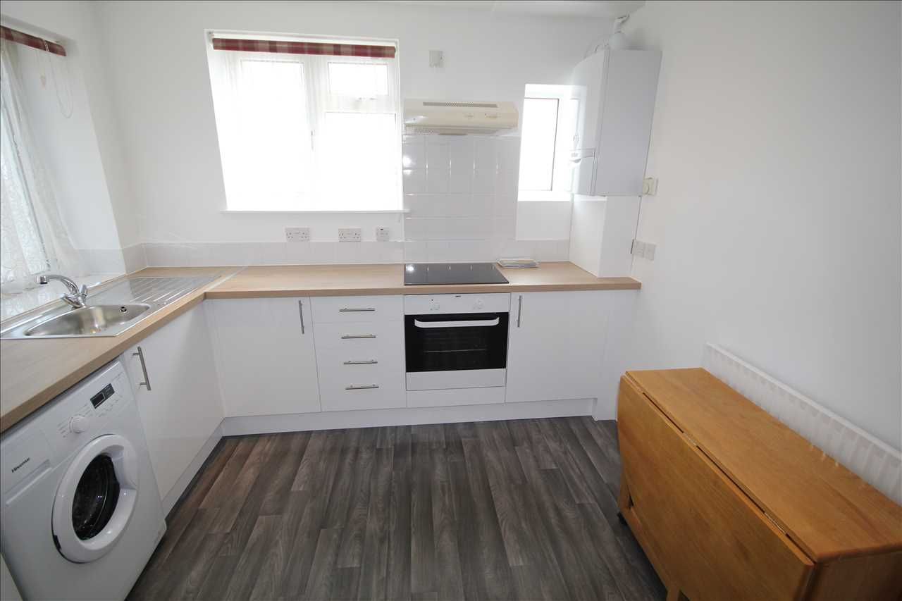 Flat Sandringham Crescent in Greater London