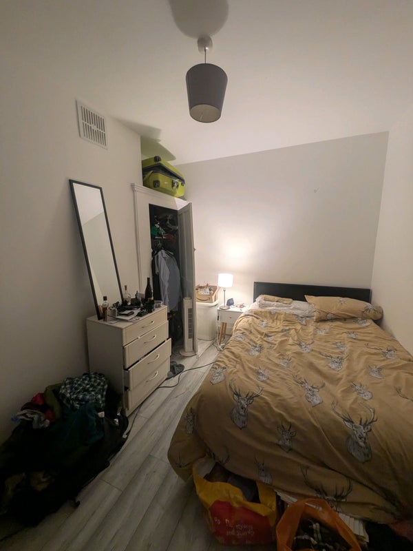 Room Gassiot Road in Greater London