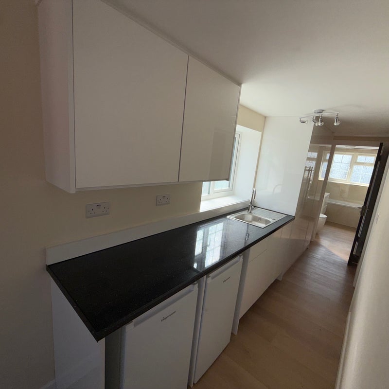 Room Parlaunt Road in Slough