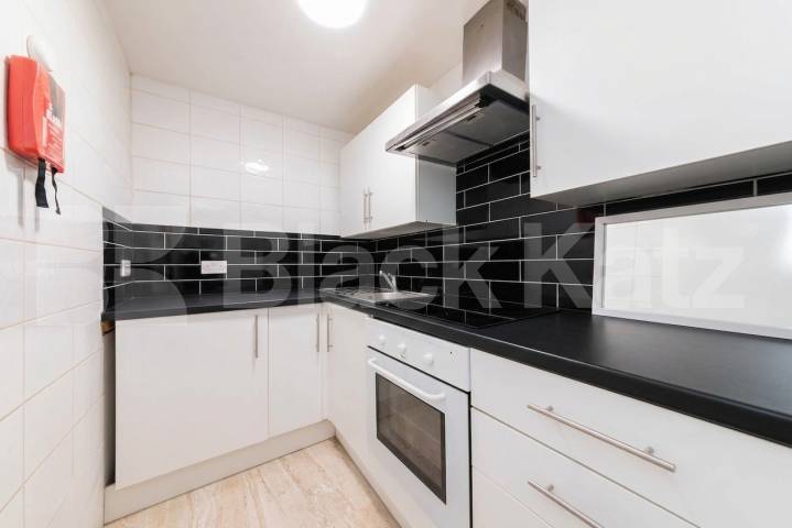 Flat Iverson Road in Greater London