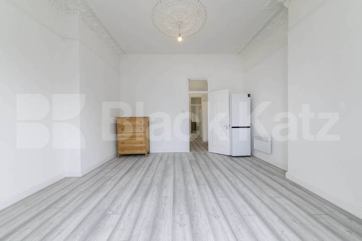 Flat Iverson Road in Greater London