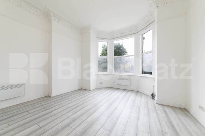 Flat Iverson Road in Greater London