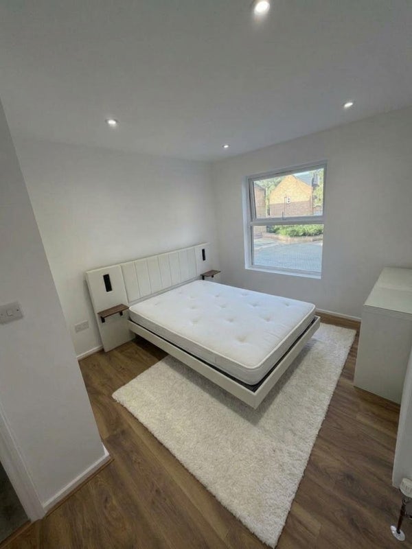 Room Rectory Square in Greater London
