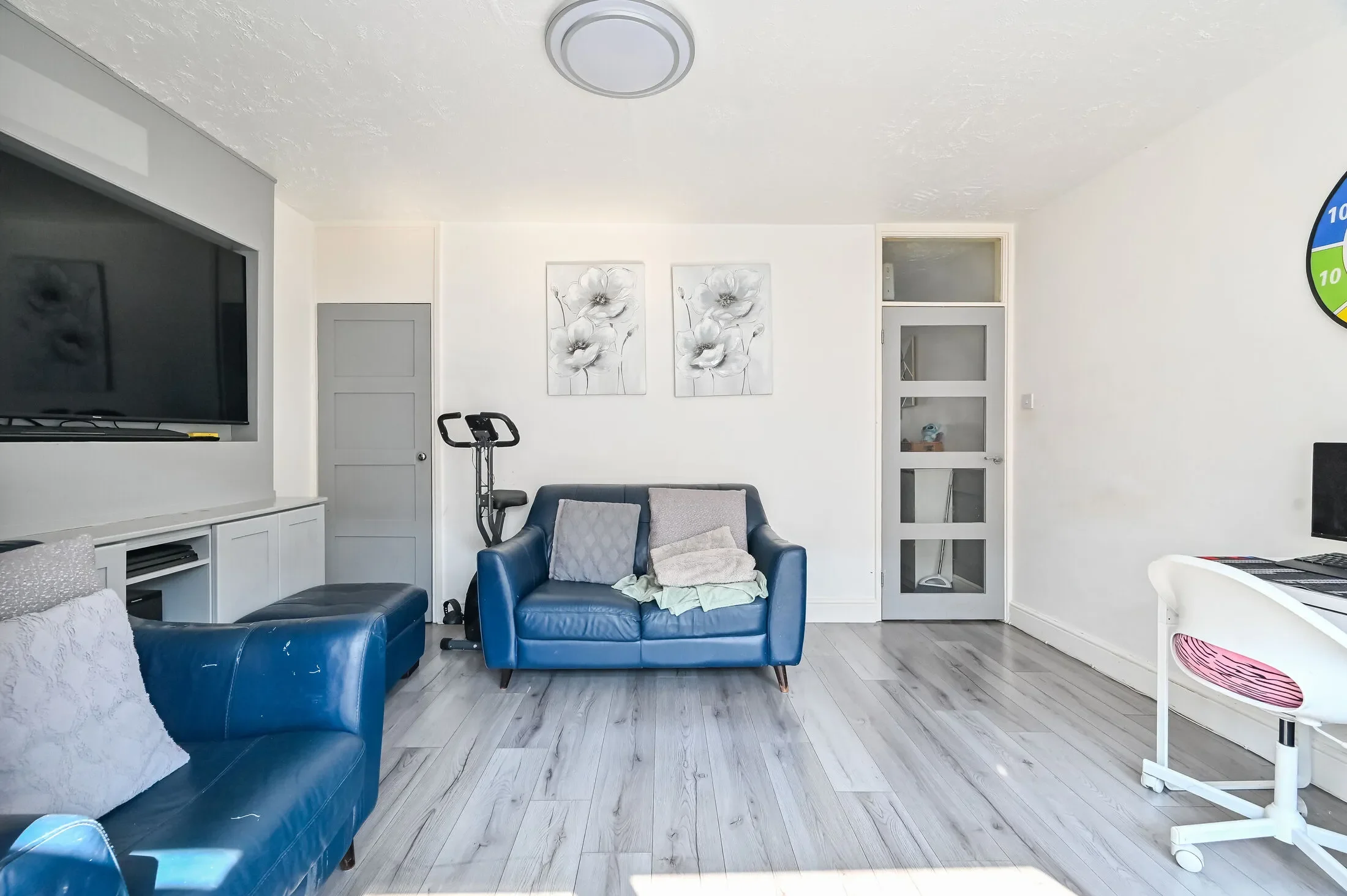 Flat Marshfield Street in Greater London