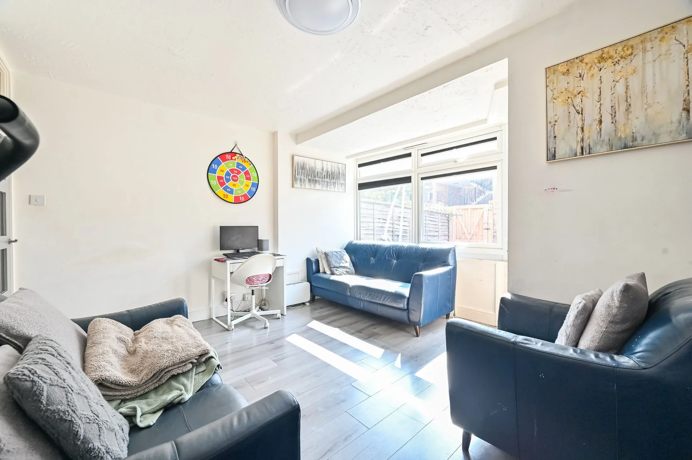 Flat Marshfield Street in Greater London
