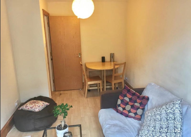 Room Gloucester Road in Bristol