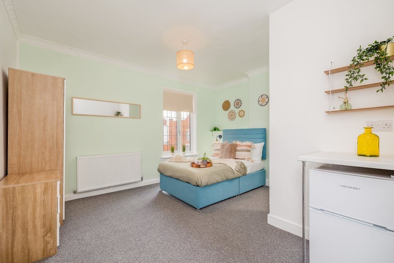 Room Cheverel Street in Nuneaton and Bedworth
