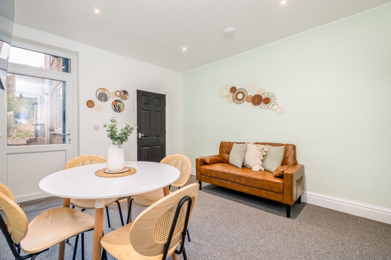 Room Cheverel Street in Nuneaton and Bedworth
