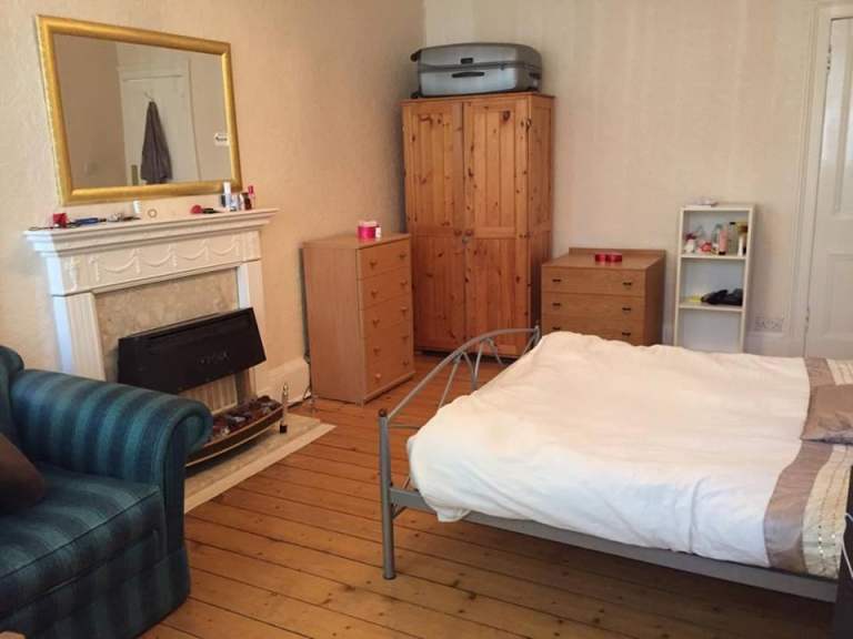 Flat Novar Drive in Glasgow