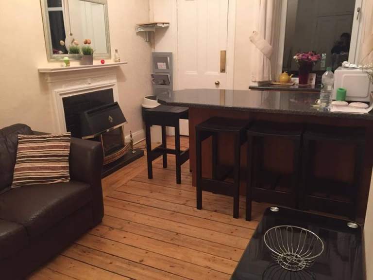 Flat Novar Drive in Glasgow